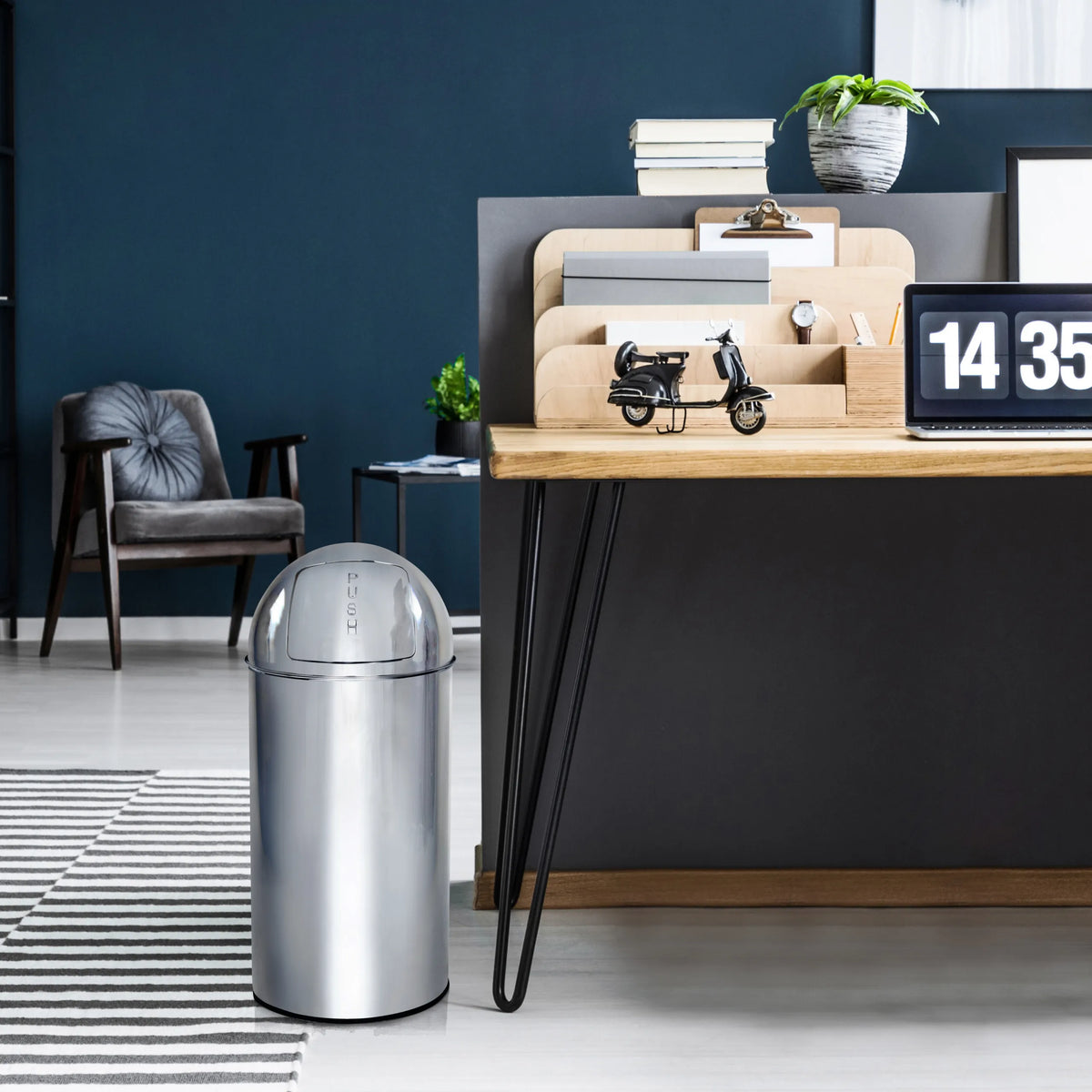 Mülleimer PUSH 35L in Chrom mit 35 Litern Fassungsvermögen und Druckdeckel von hjh OFFICE