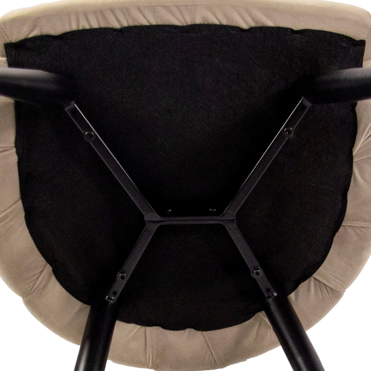 Unterseite des Gestells und der Sitzfläche des Esszimmerstuhls SCALLORE in Beige von hjh LIVING