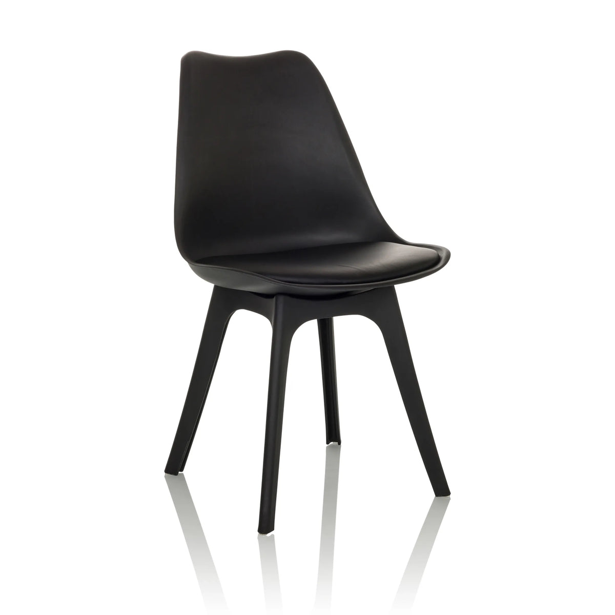 Schwarzer Schalenstuhl SCANDI P mit vier Beinen von hjh OFFICE – 360-Grad-Ansicht (schräge Frontansicht 30°)
