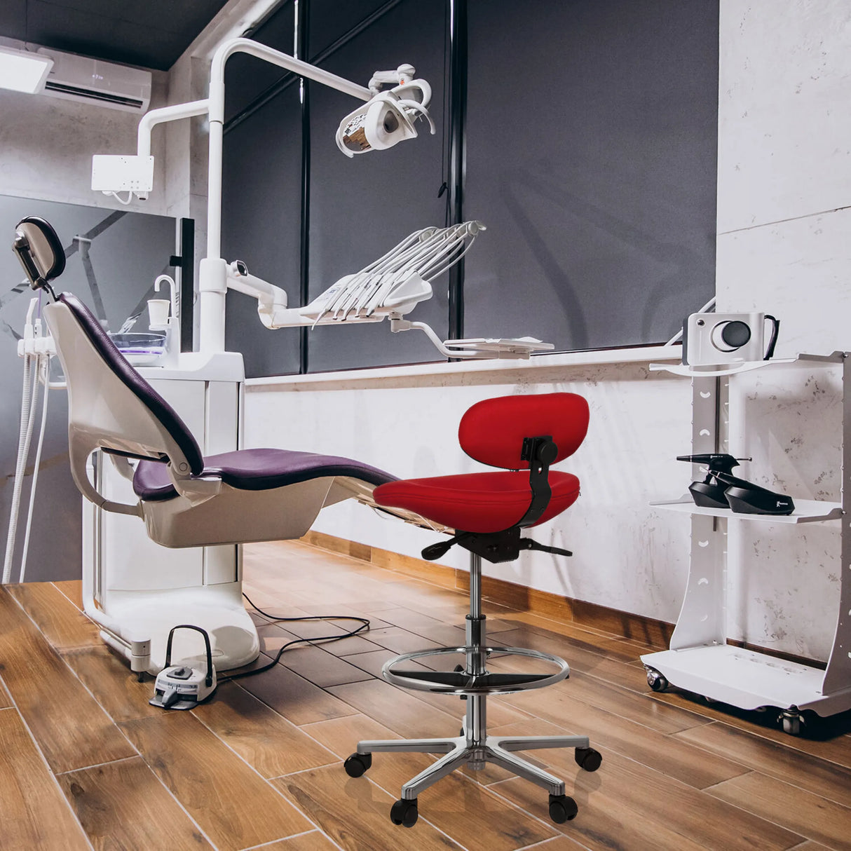 Roter Counterstuhl WORK MF mit Fußring und Rollen auf Holzboden von hjh OFFICE