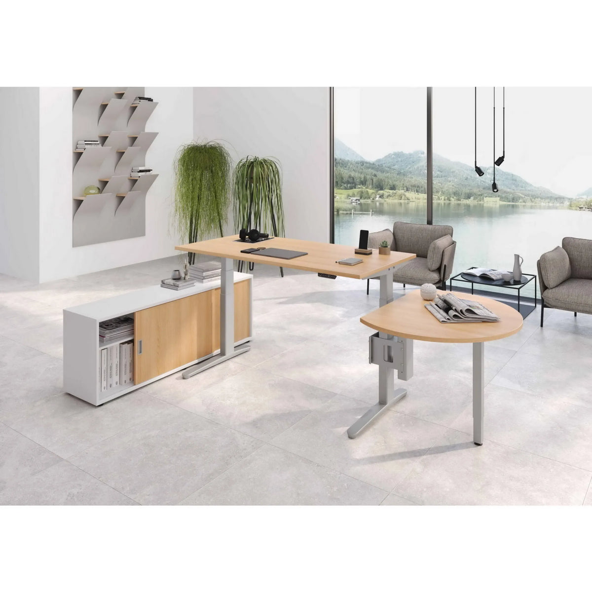 Elektrisch höhenverstellbarer Schreibtisch XBHM 12 SS in Asteiche mit Sideboard von hjh OFFICE PRO