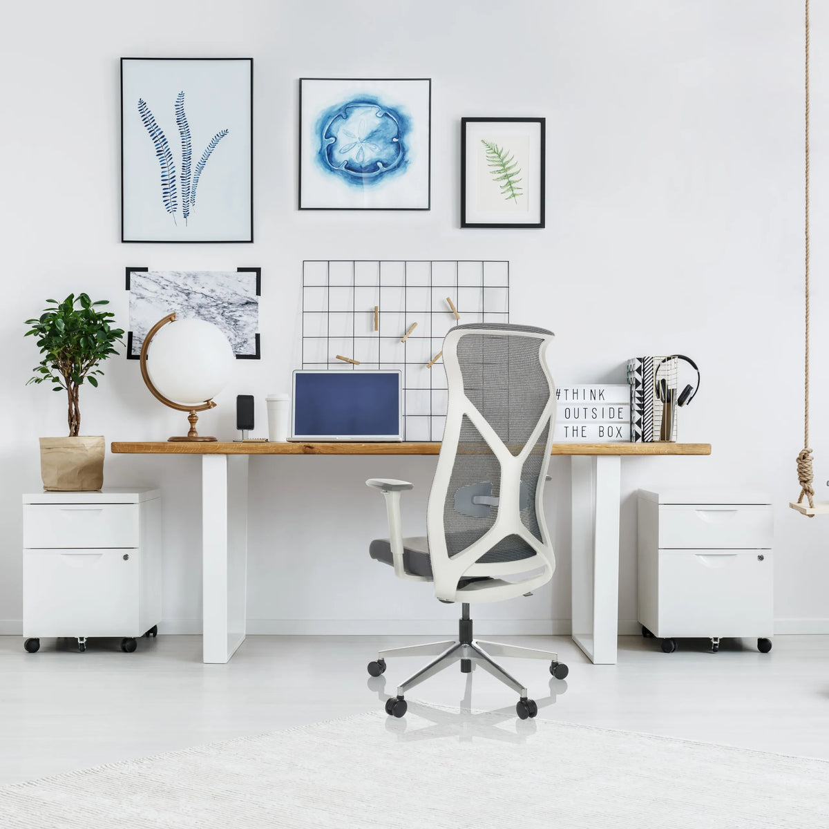 Grauer Profi-Bürostuhl AZURRO WHITE mit Netzrückenlehne und Armlehnen von hjh OFFICE