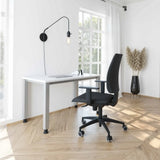 Weißer Schreibtisch QUEO 614 S der Serie QUEO in 140 x 67 cm mit höhenverstellbarem Gestell von hjh OFFICE PRO