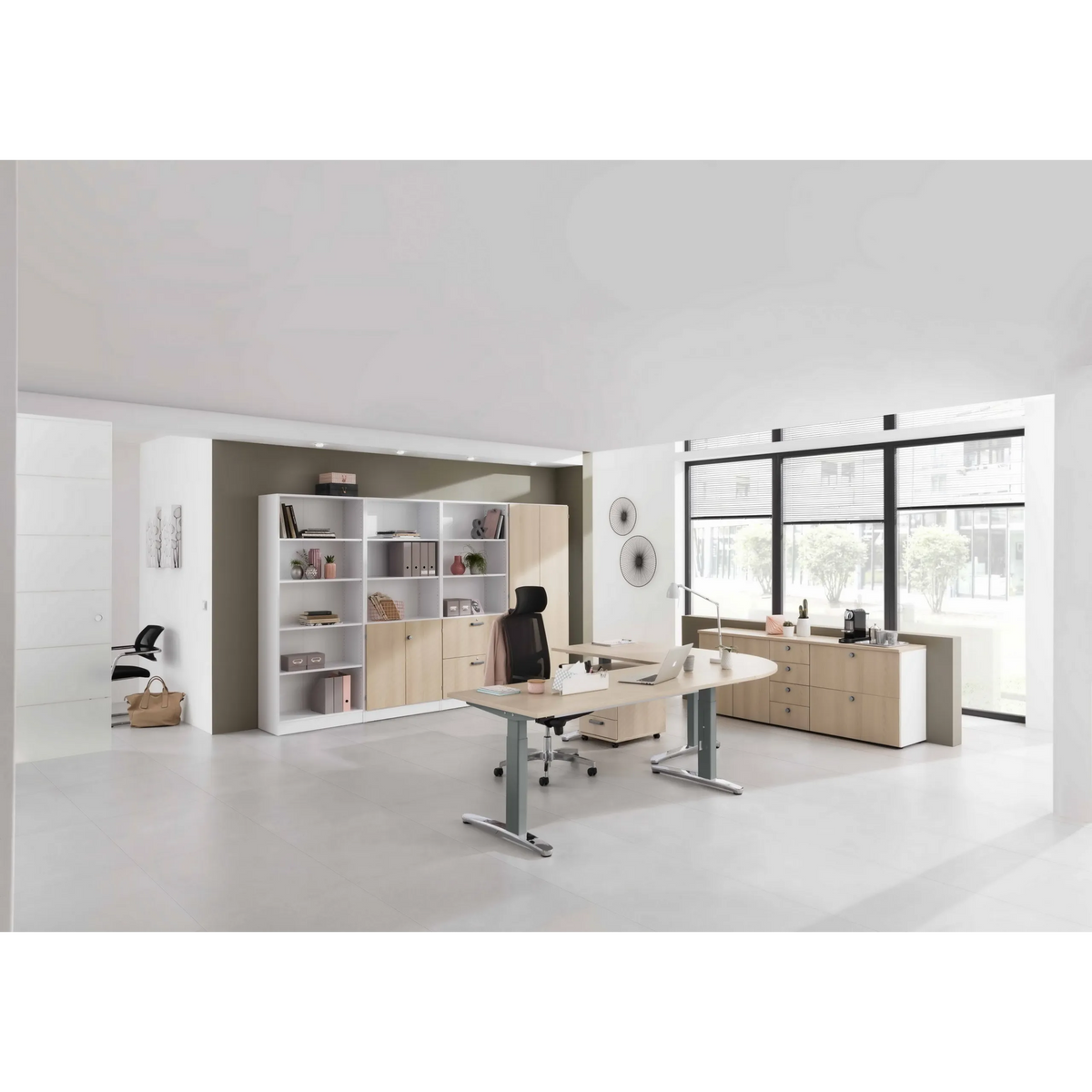 Höhenverstellbarer Schreibtisch XTRA XB 12 GC in Asteiche mit Maßen 120 x 80 cm von hjh OFFICE PRO