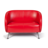 Rotes Loungesofa ST. LUCIA als Zweisitzer mit glänzenden Metallfüßen von hjh OFFICE – 360-Grad-Ansicht (Frontansicht 0°)