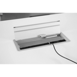 Silberne Kabelklappe des Zubehörs ELKL 30 mit Bürstendichtung und geöffnetem Deckel von hjh OFFICE PRO