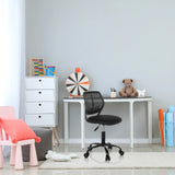 Schwarzer Kinderdrehstuhl KID QB mit Netzrückenlehne und Rollen an einem weißen Schreibtisch von hjh OFFICE