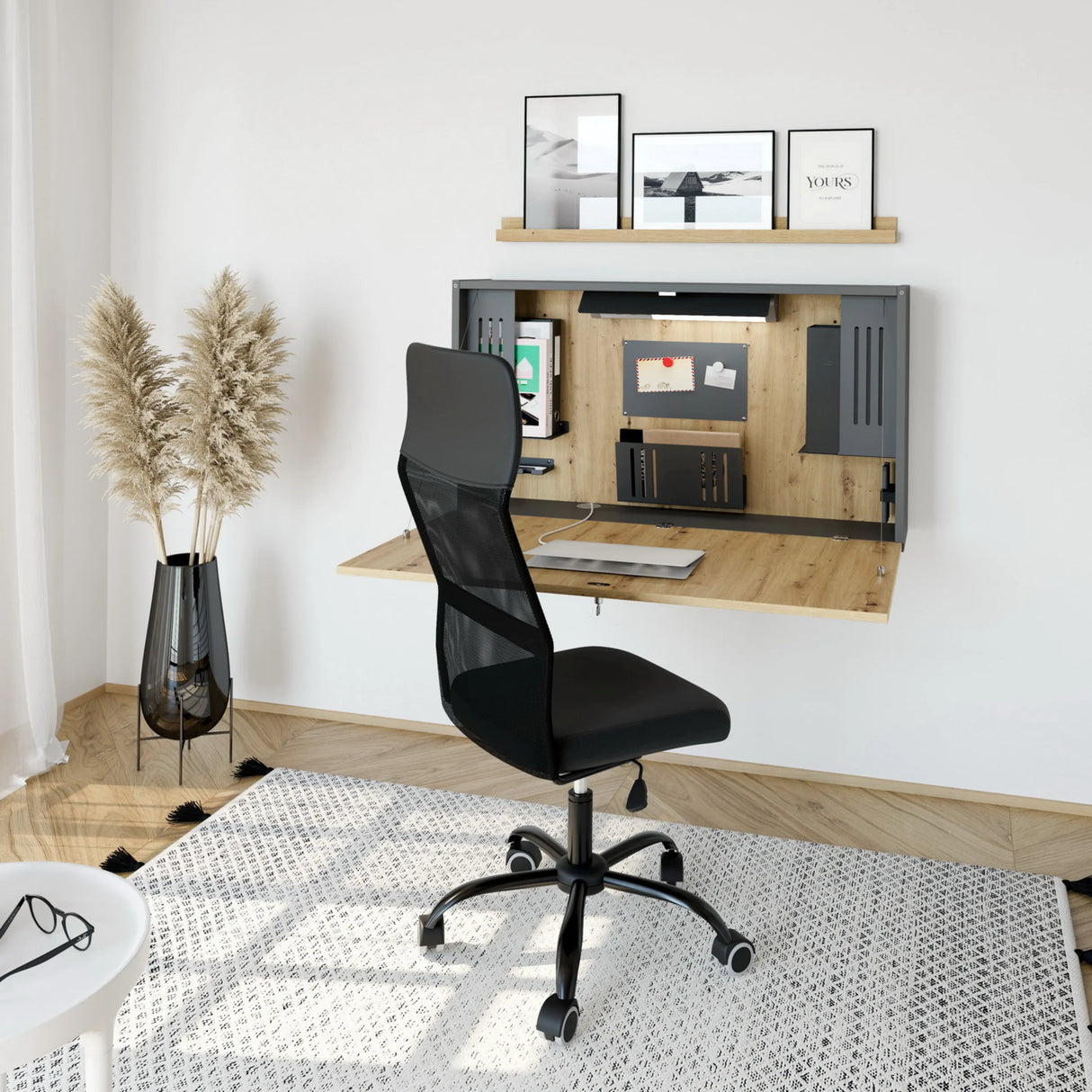 Wandschreibtisch WOVA als Sekretär in Graphit und Asteiche mit einem schwarzen Bürostuhl von hjh OFFICE PRO