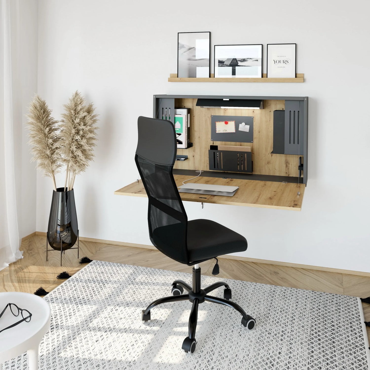 Wandschreibtisch WOVA als Sekretär in Graphit und Asteiche mit einem schwarzen Bürostuhl von hjh OFFICE PRO