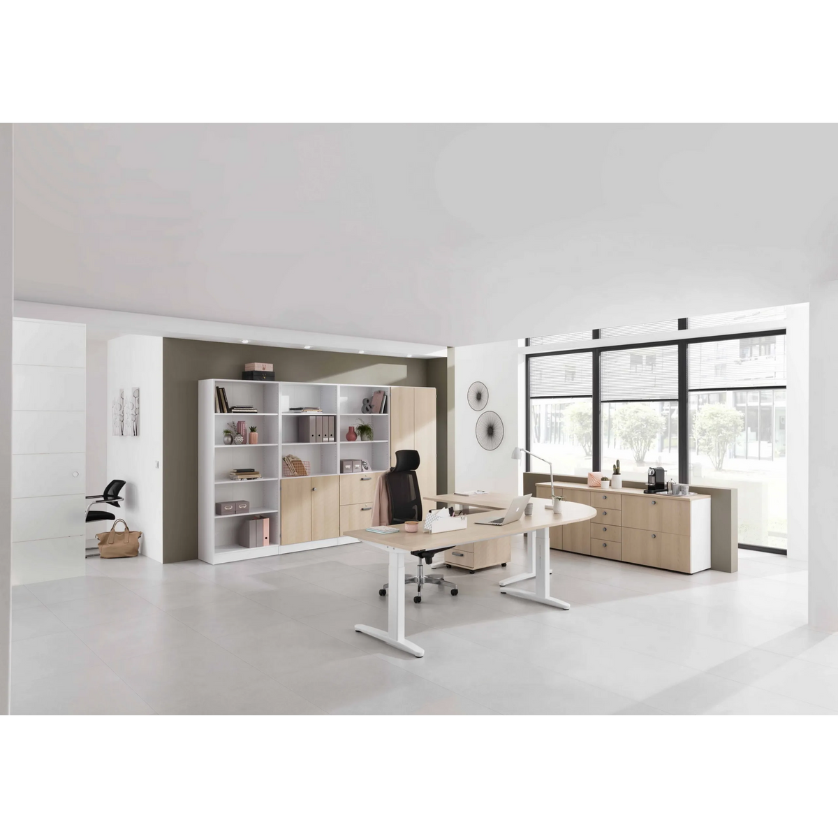Höhenverstellbarer Schreibtisch XTRA XB 2E WW in Asteiche mit den Maßen 200 x 100 cm von hjh OFFICE PRO