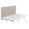 Tischtrennwand FLEXMIUT D1 in Taupe montiert an einem weißen Schreibtisch von hjh OFFICE