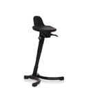 Schwarze Stehhilfe TOP WORK 34 mit ergonomisch geformter Sitzfläche und Sternfuß von hjh OFFICE